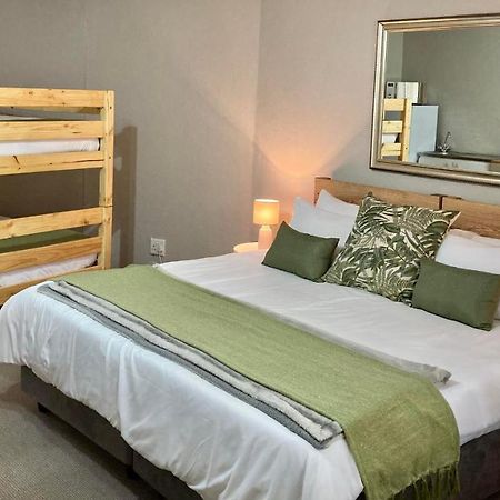 Aloe Cottage Mbombela ภายนอก รูปภาพ