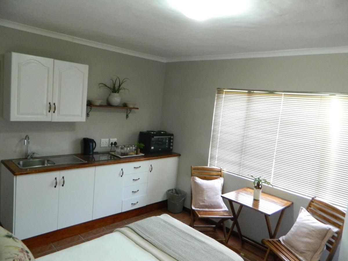 Aloe Cottage Mbombela ภายนอก รูปภาพ