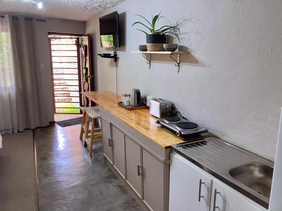Aloe Cottage Mbombela ภายนอก รูปภาพ