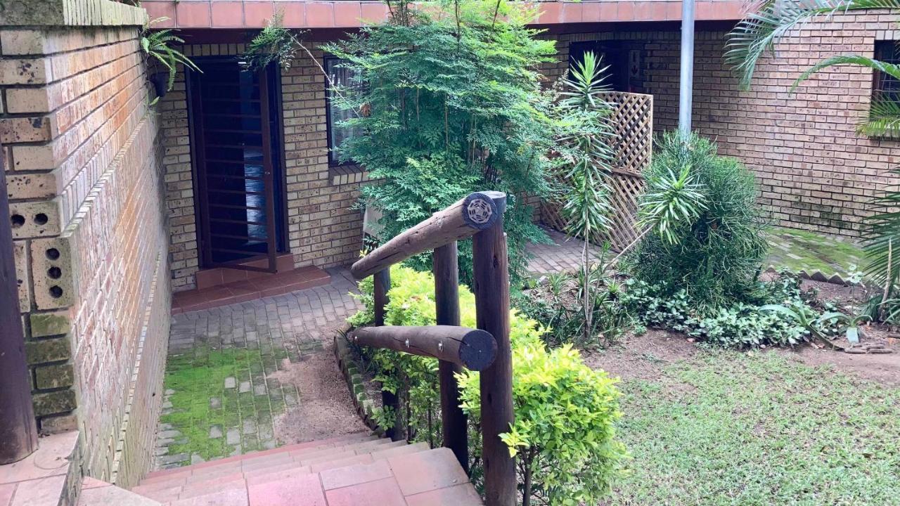 Aloe Cottage Mbombela ภายนอก รูปภาพ